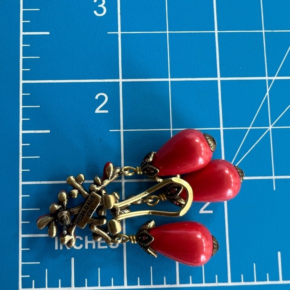 Heidi Daus 🆕 “Coral Reef” crystal & enamel omega for pierced ears earrings - Picture 5 of 8